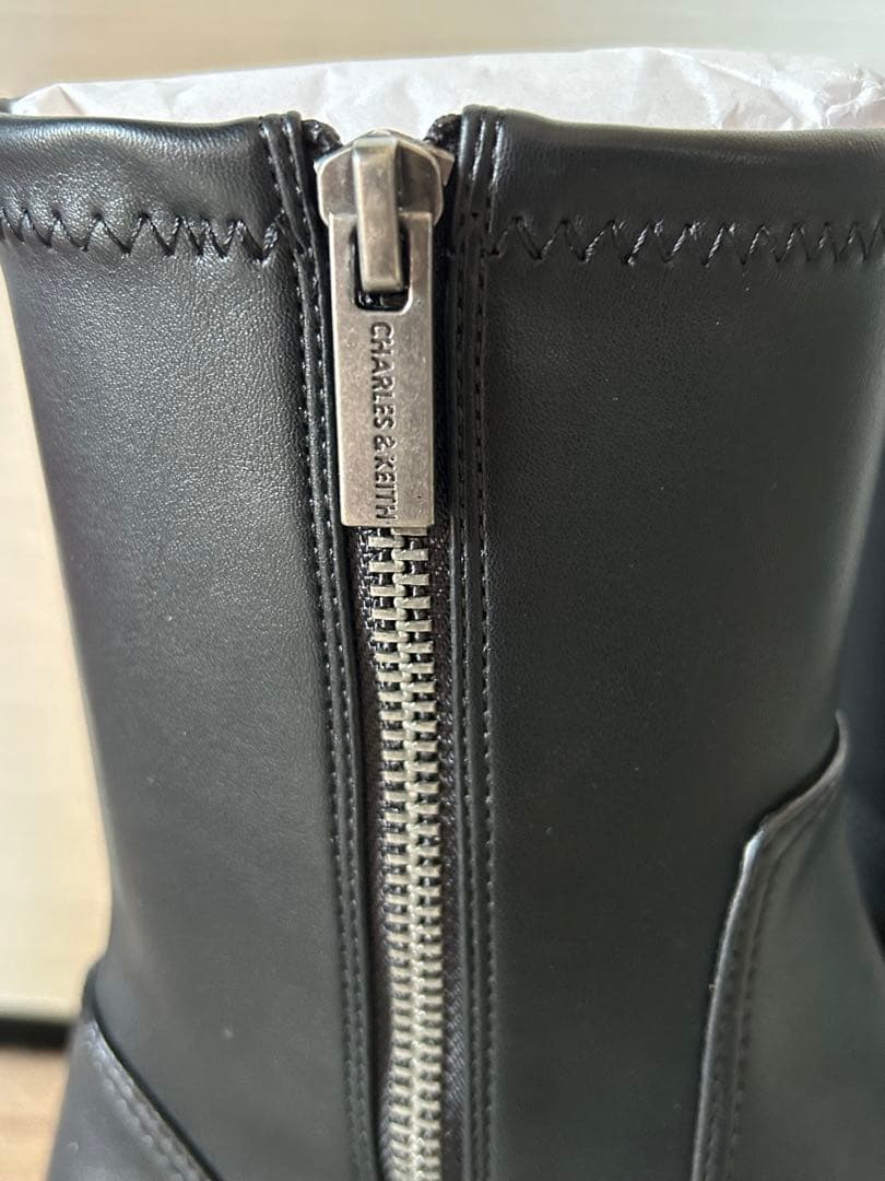 値下げしました❗️CHARLES & KEITH サイドジップ アンクルブーツ