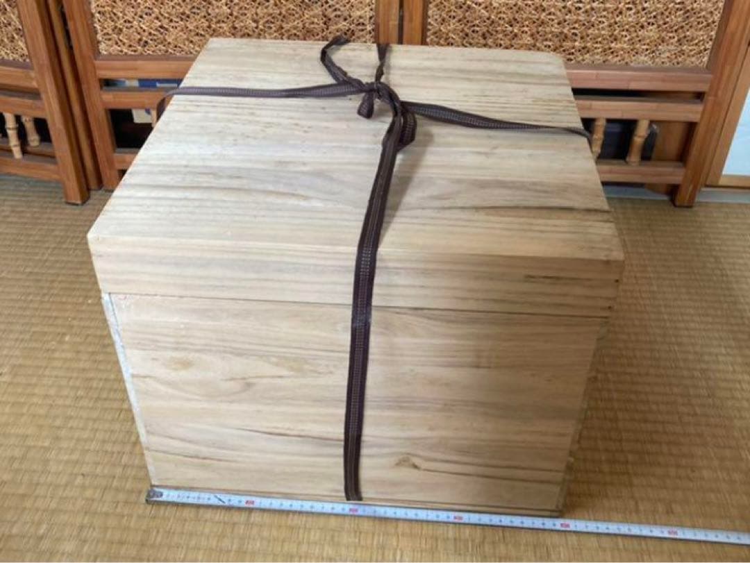 高麗青磁　雲鶴紋透彫