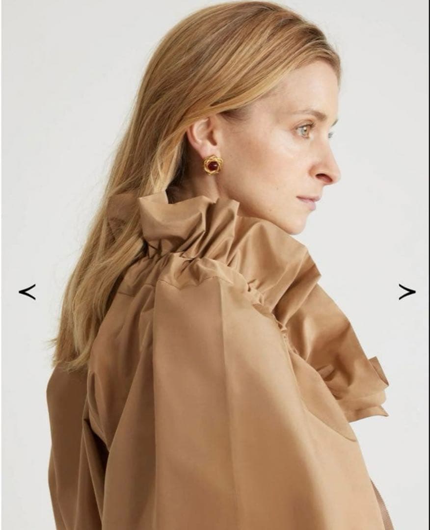 【PATOU】フリルブラウス　36 ベージュ