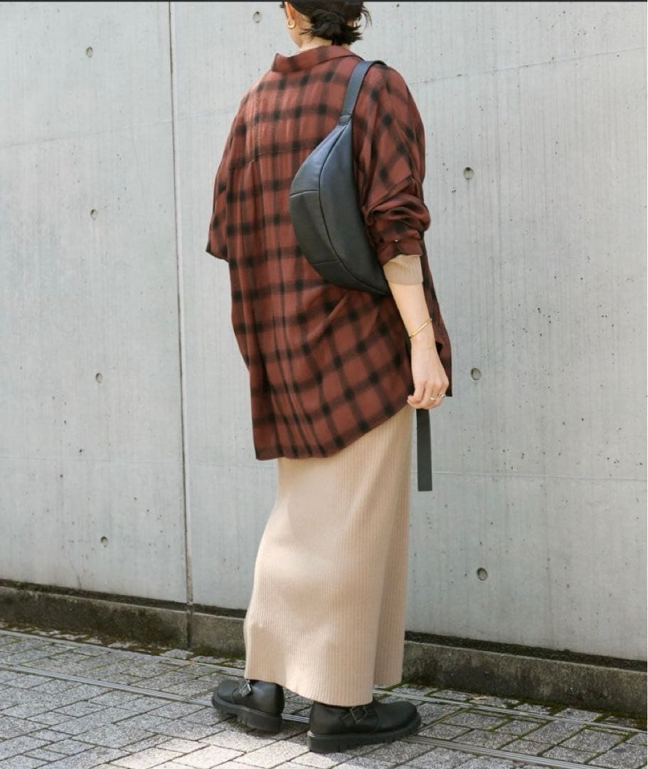 美品☆RIVE DROITE カーブボディバッグ レザー　ブラック　リヴドロワ