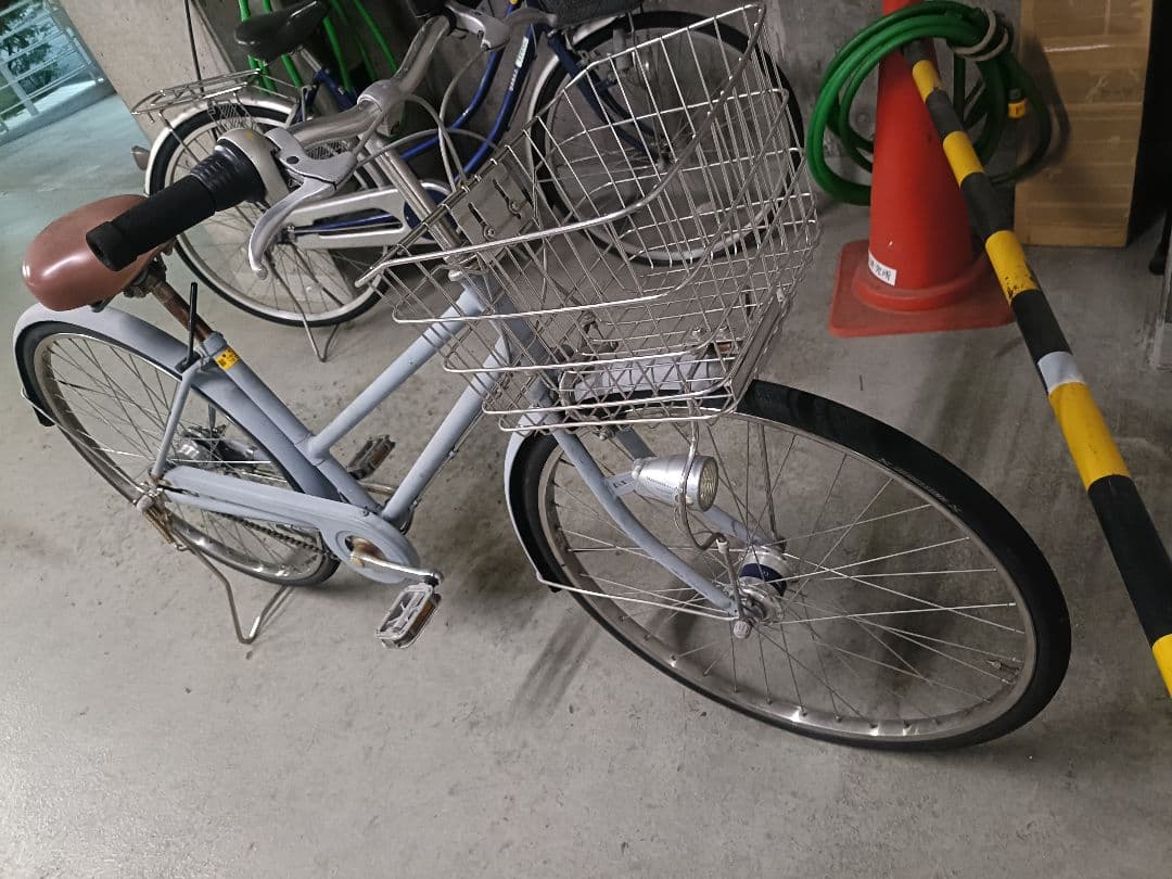 渋谷区）ブリヂストン自転車26インチ5段変速シティサイクル水色ステンレス前カゴ付