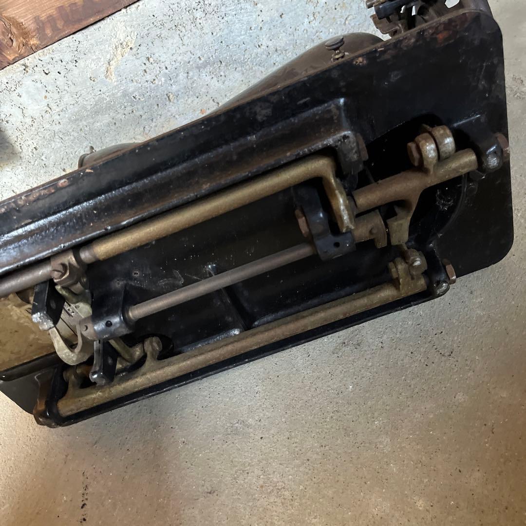 希少なアンティークミシン