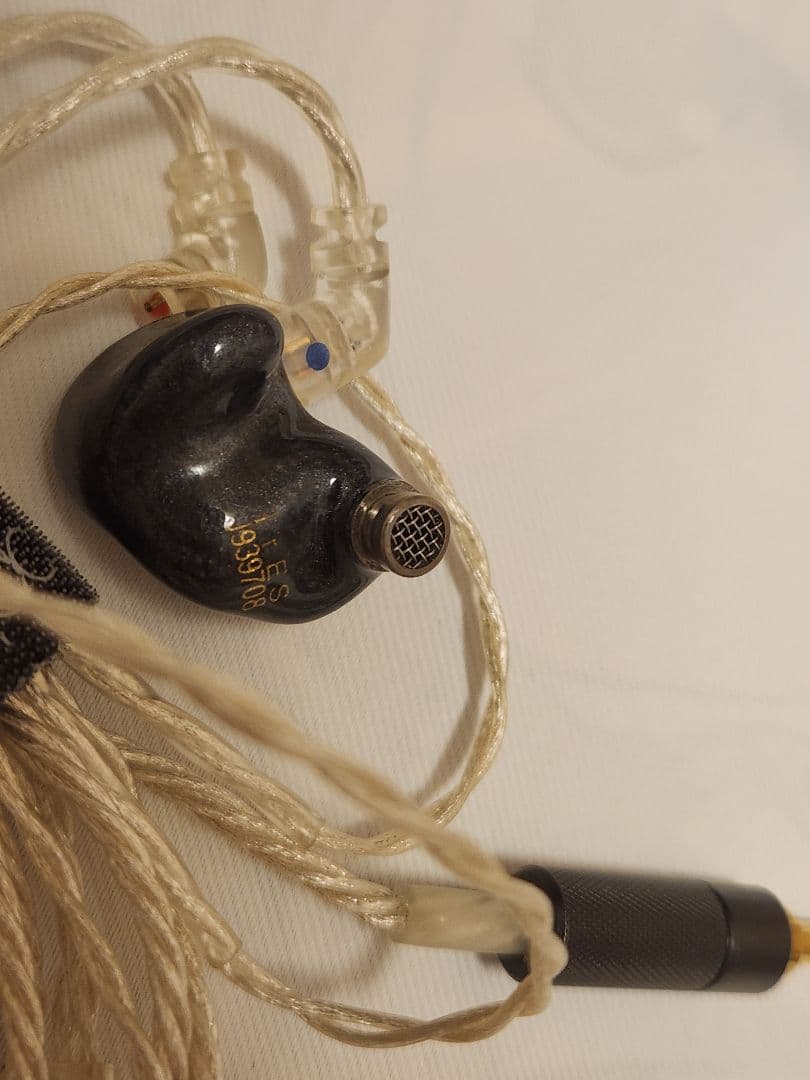 イヤホン qdc TrES