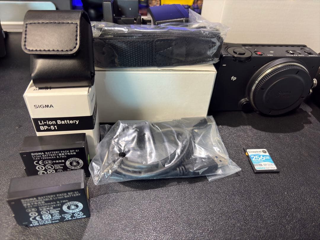 Sigma fp ミラーレスカメラ 本体+45mmレンズ＋おまけ