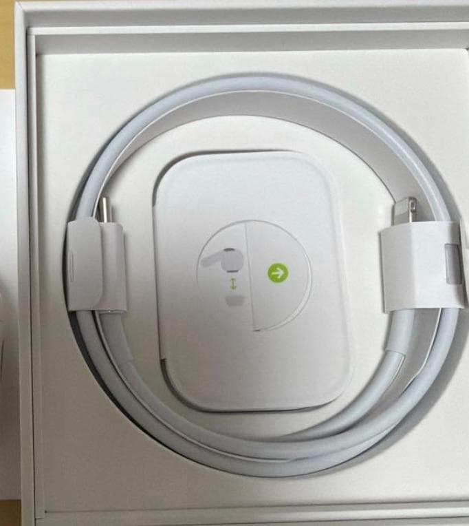 Airpods pro第二世代　本体・箱、付属品未使用品