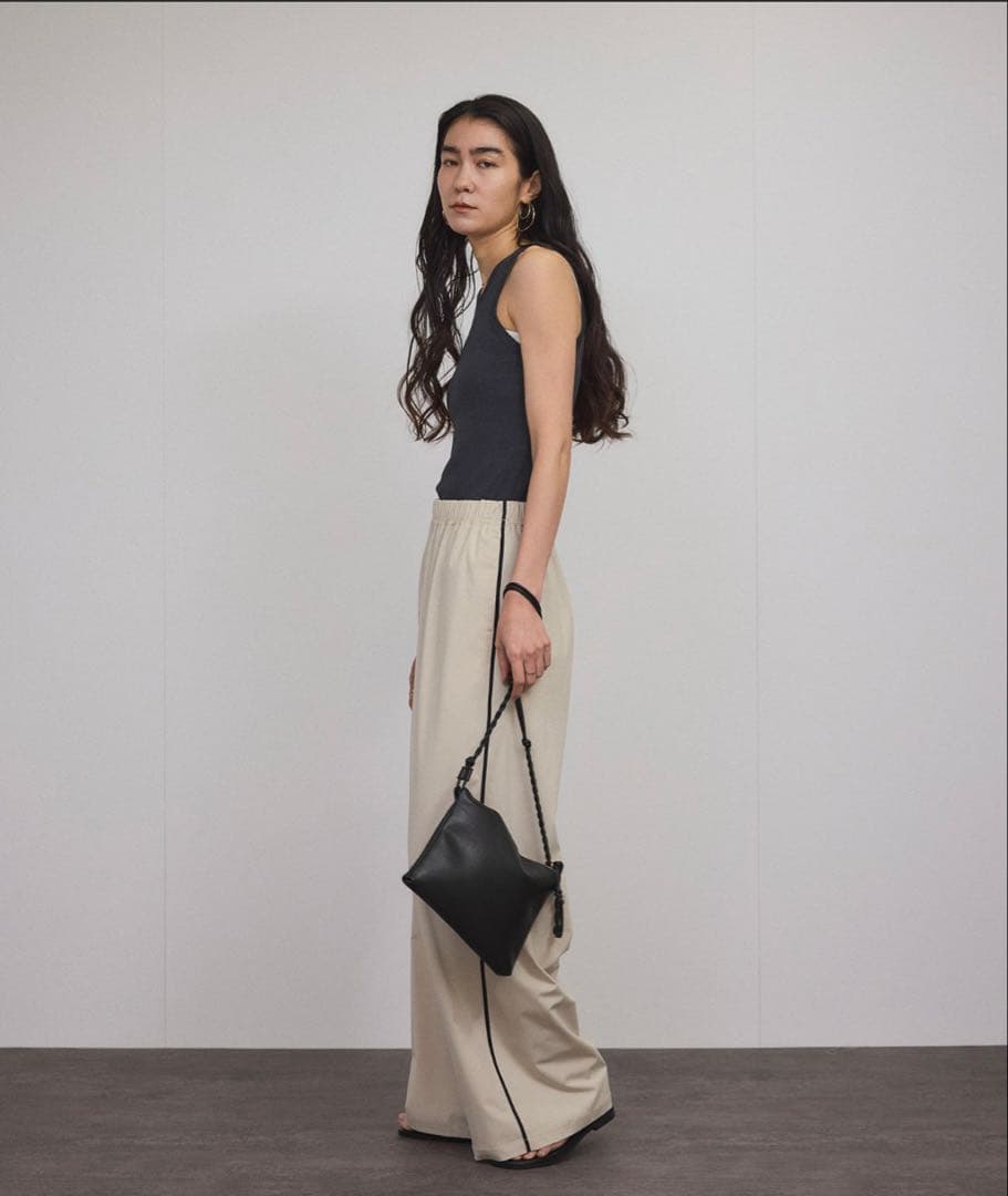 ベージュ サイドライン ワイドパンツ