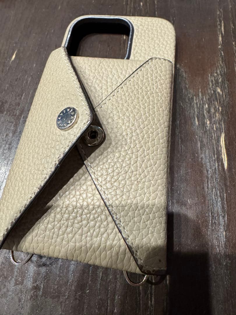 エトープ　ボナベンチュラ　iPhone15pro 別売のエンベロープポーチつき！