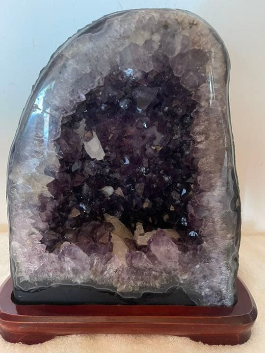 家の御守り　家宝　高さ27cm 最高品質ウルグアイアメジストドーム　カルサイト
