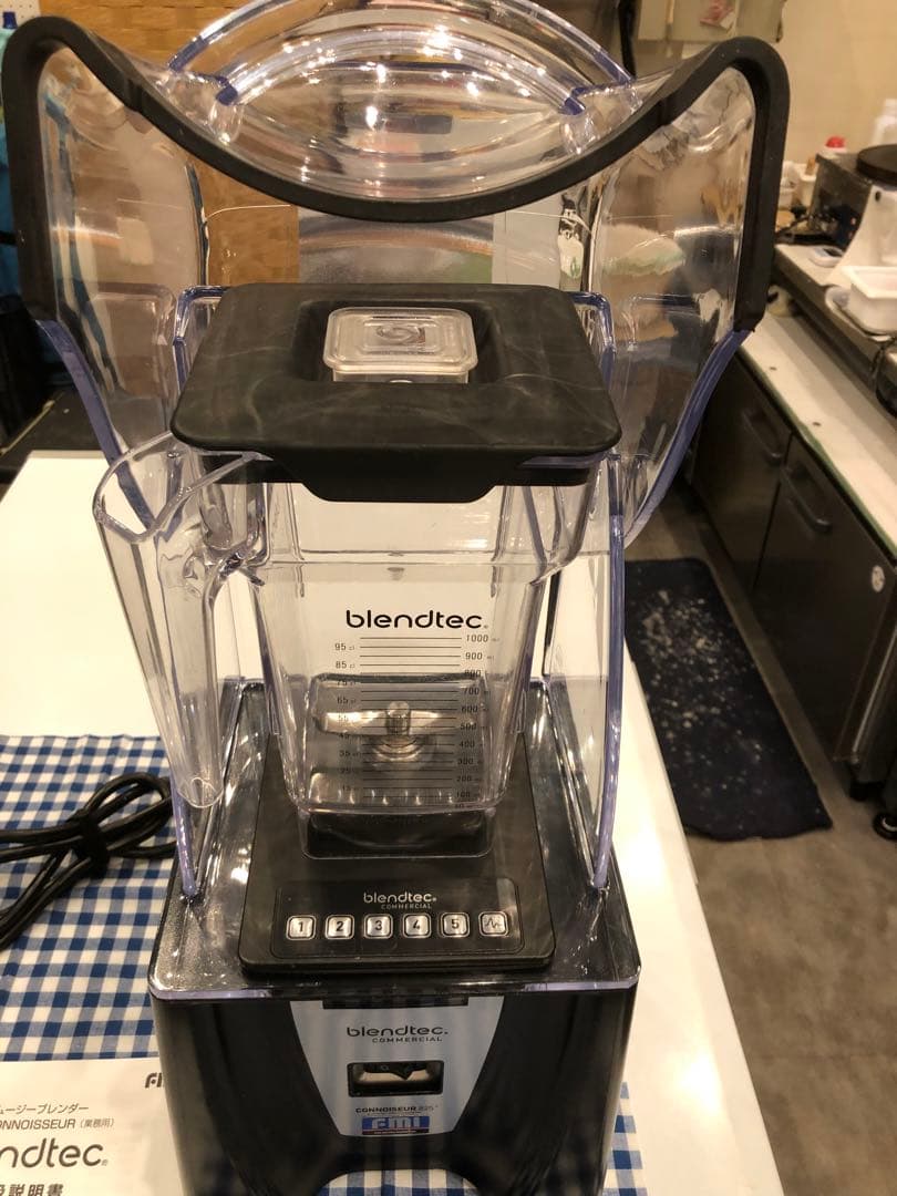 T*H様 blendtec 高性能ブレンダー 本体と付属品（FMI スムージーブ
