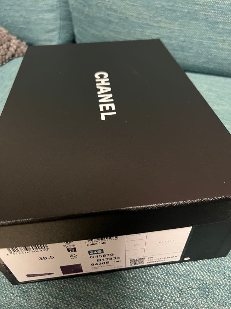 新品。国内購入。新作入手困難なCHANEL シャネルブラック フラット