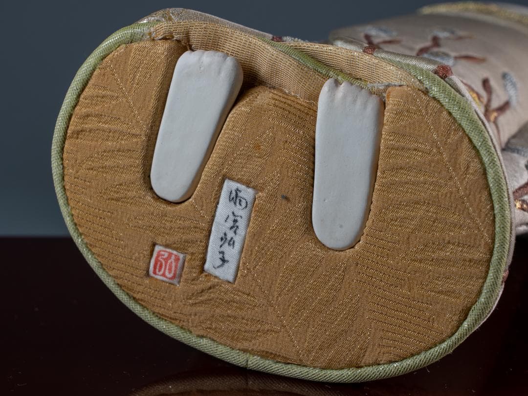 日本工芸会正会員 雨宮弘子作 嵌込人形『春野(佐保姫)』台共箱付 図録掲載品