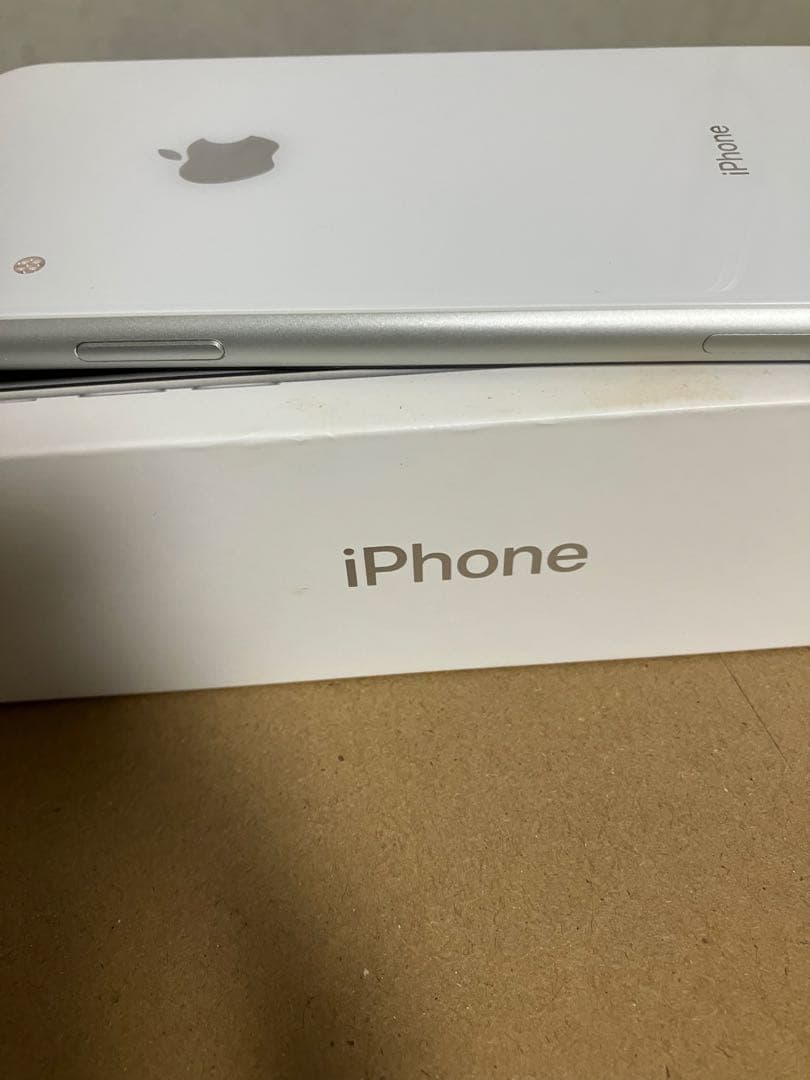 iPhone XR 64GB ホワイト　SIMロックなし　初期化済　動作品　美品