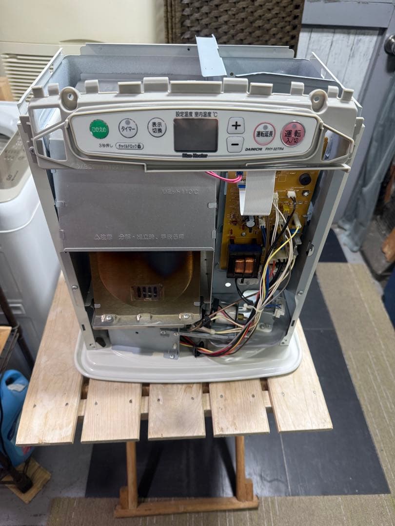 【分解洗浄消毒作業済】　ダイニチ 石油ファンヒーター FHY-32TR4(W)