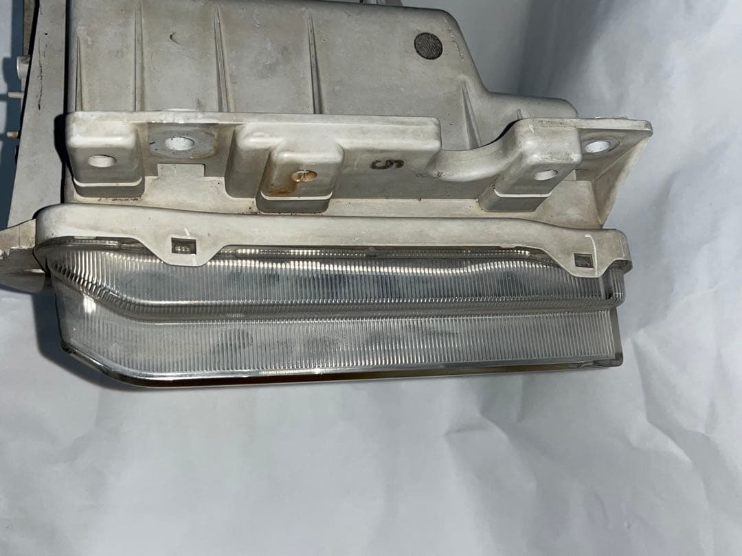 V*P様 中古 いすゞ純正 左 ヘッドライト KOITO 110-21872 2