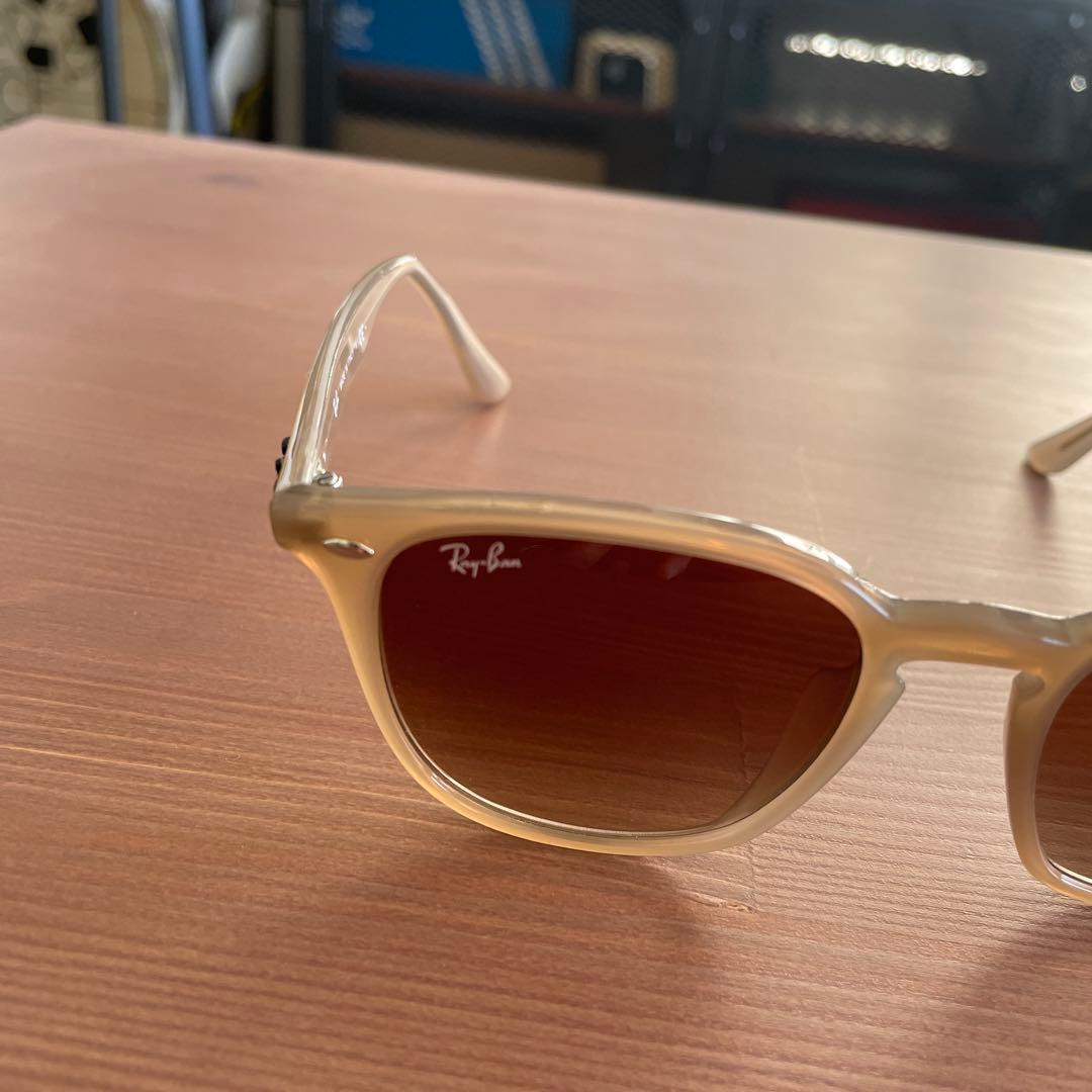 【極美品（レイバン（ベージュ））】Ray-Ban（RB4258F）/ユニセックス