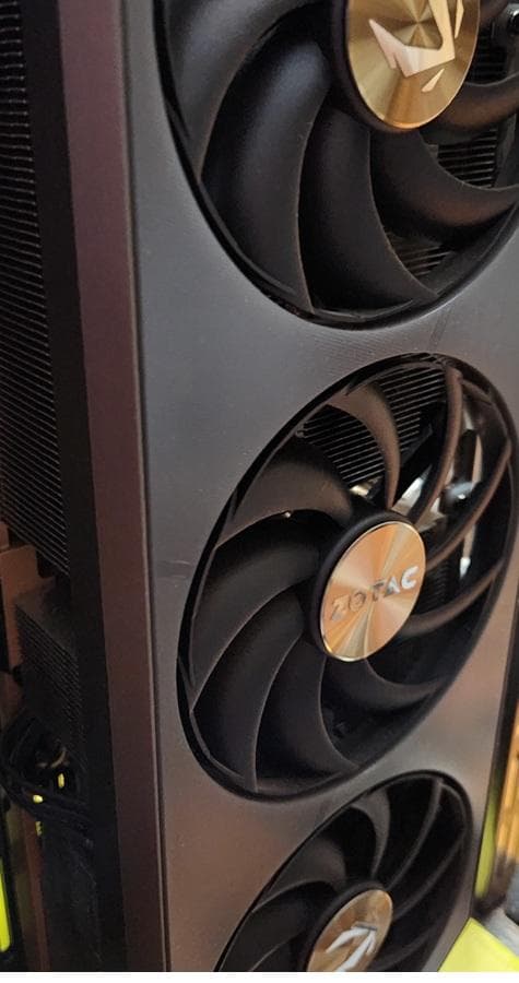 ZOTAC RTX 5090 AMP Extreme INFINITY 本体