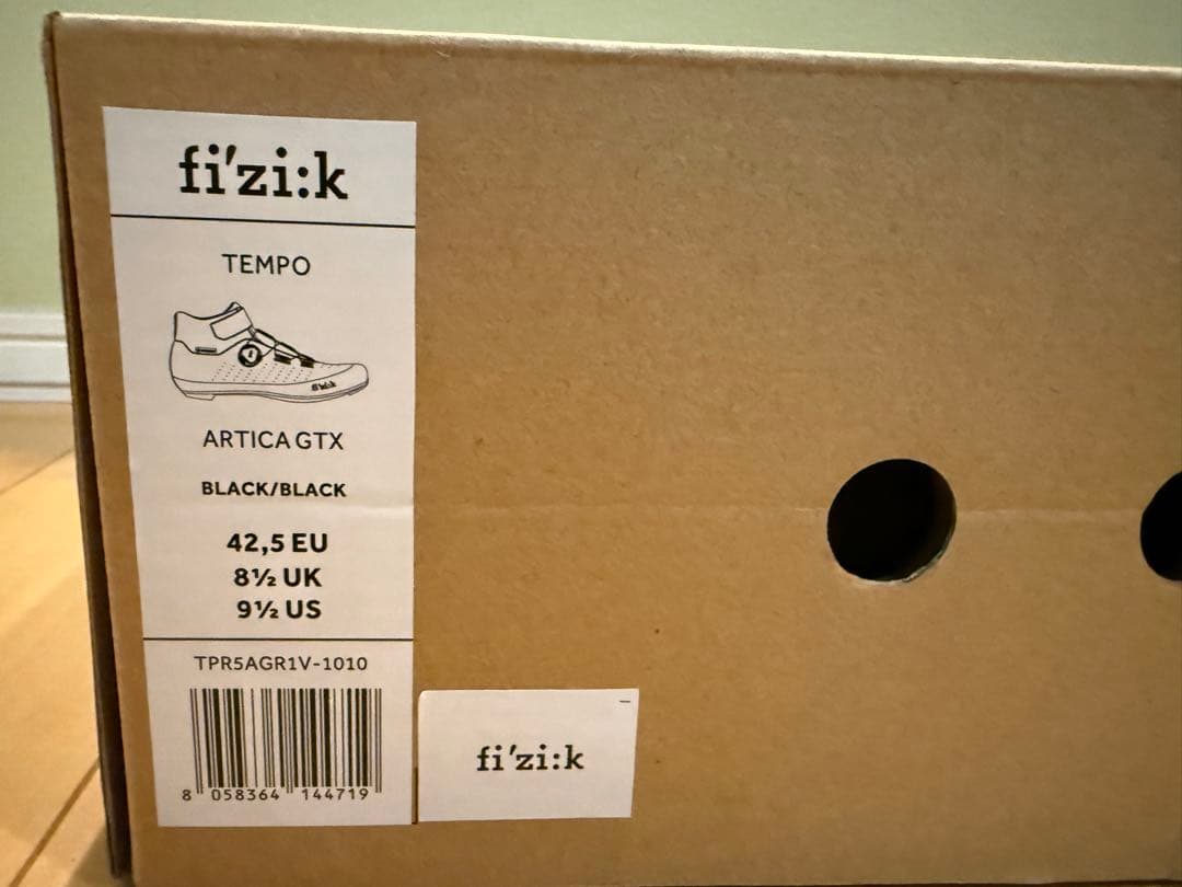 fi'zi:k TEMPO ARTICA GTX 42.5 フィジーク