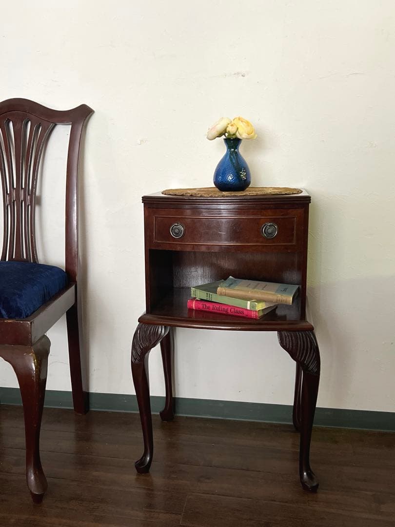 k199r124 Lloyd's ベッドサイドテーブル カブリオールレッグ 猫脚