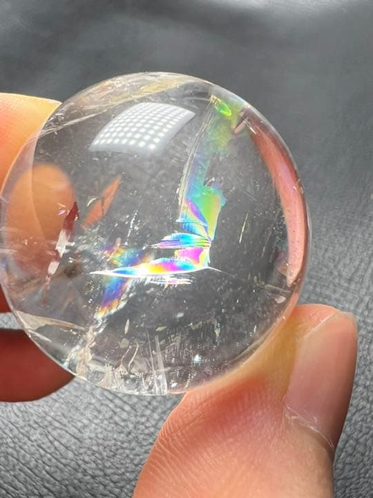 0725100  レインボーアイリスクォーツ　30ミリ　台座付き