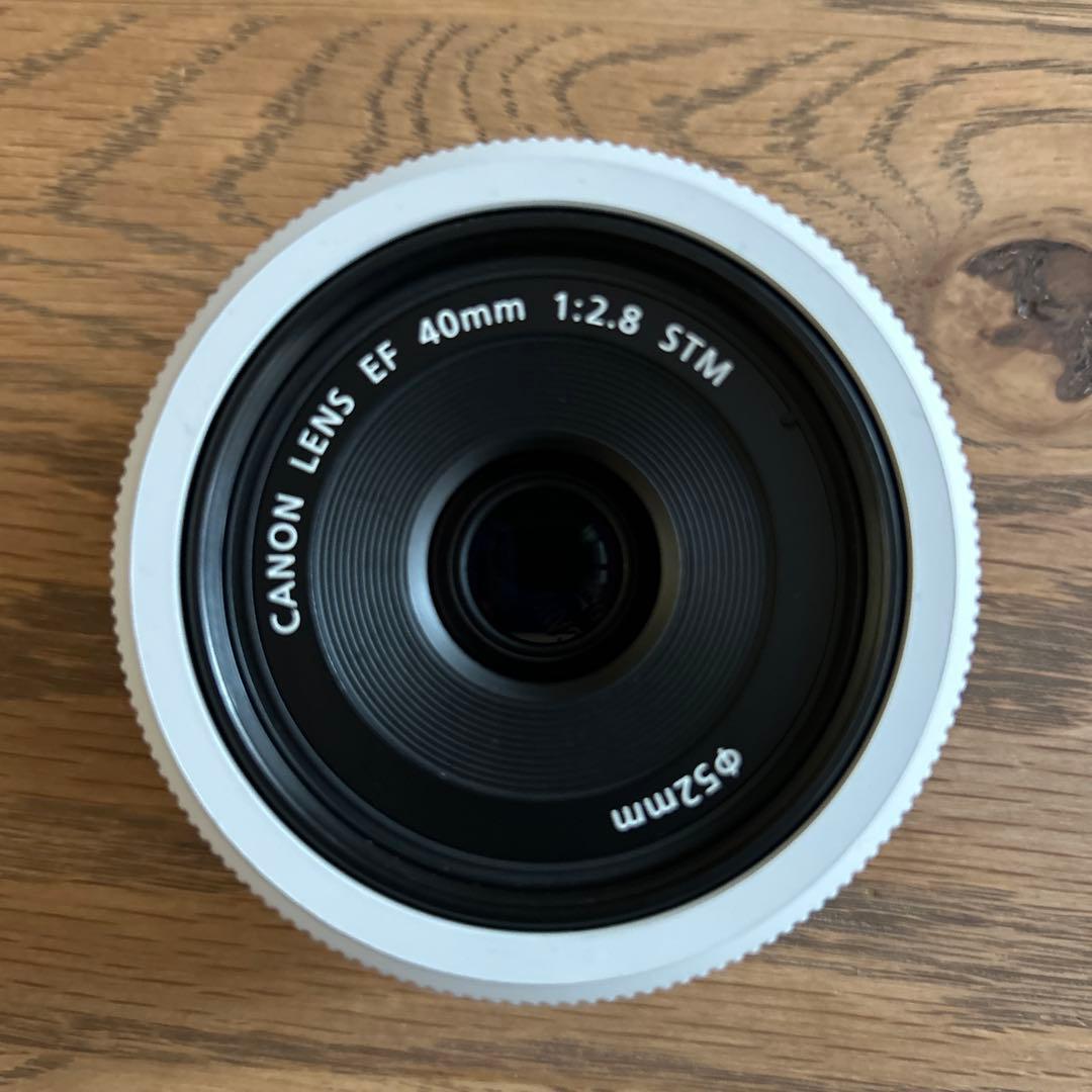 Canon EF 40mm f/2.8 STM レンズ　ホワイト