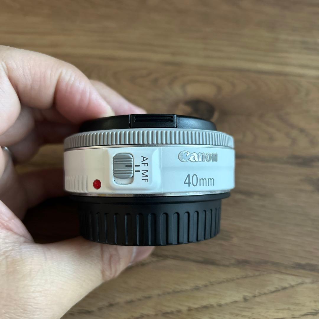 Canon EF 40mm f/2.8 STM レンズ　ホワイト