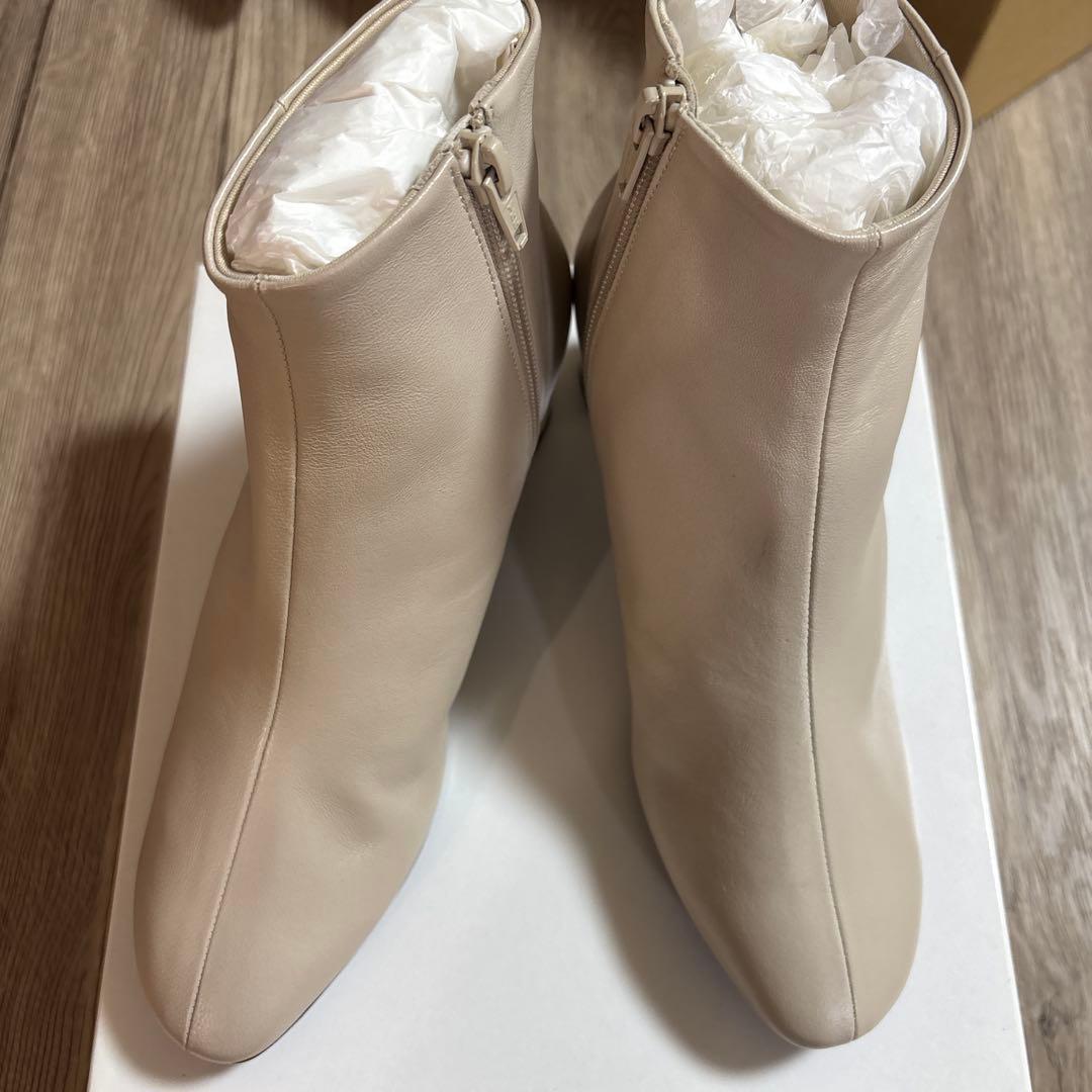 ベージュ　レザー　ジッパー付　ショートブーツ　M