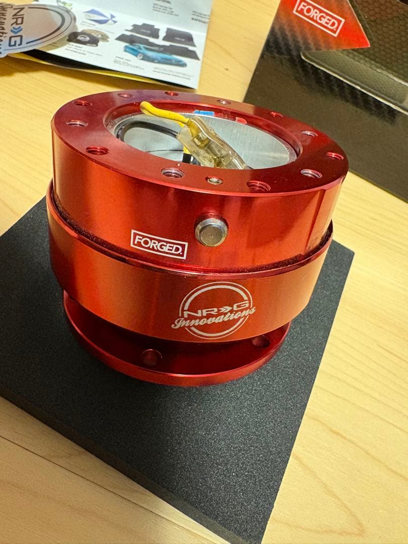 NRG Innovations ステアリングハブ レッド