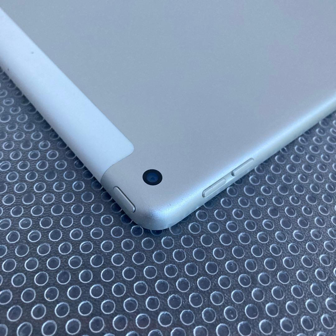 3761【早い者勝ち】iPad8 第8世代 32GB SIMフリー☆