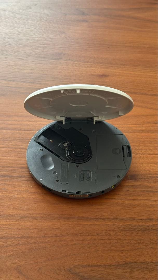 〈希少〉【期間限定】SONY ウォークマン　ポータブルCDプレイヤー　シルバー