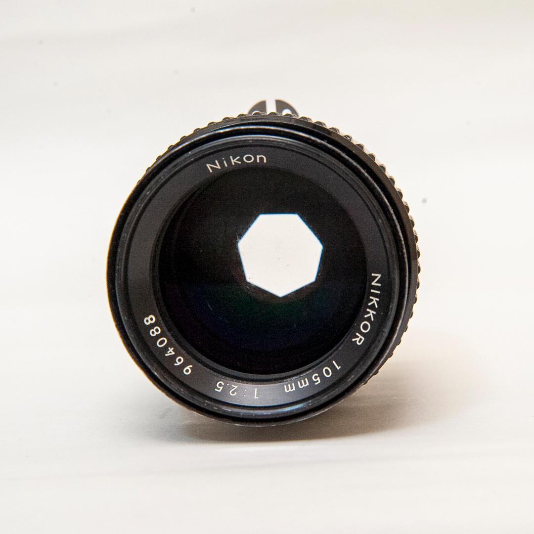 Nikkor 105mm f/2.5 単焦点レンズ