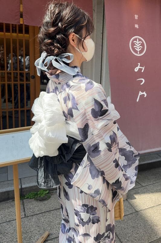 画像の黒つくり帯+お任せ白兵児帯つき◆ポリエステル浴衣◆上質黒紺花の大人浴衣◆