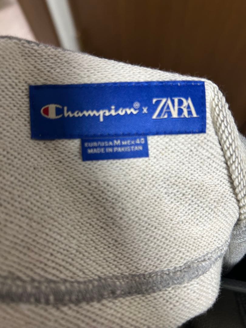 【完売品】Mサイズ CHAMPION ZARAパッチクルーネックスウェットシャツ
