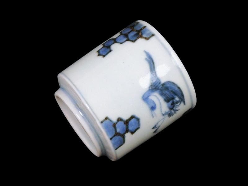 古伊万里　染付　鶴に亀甲紋の図　覗き　のぞき　猪口　E087AS-DBk