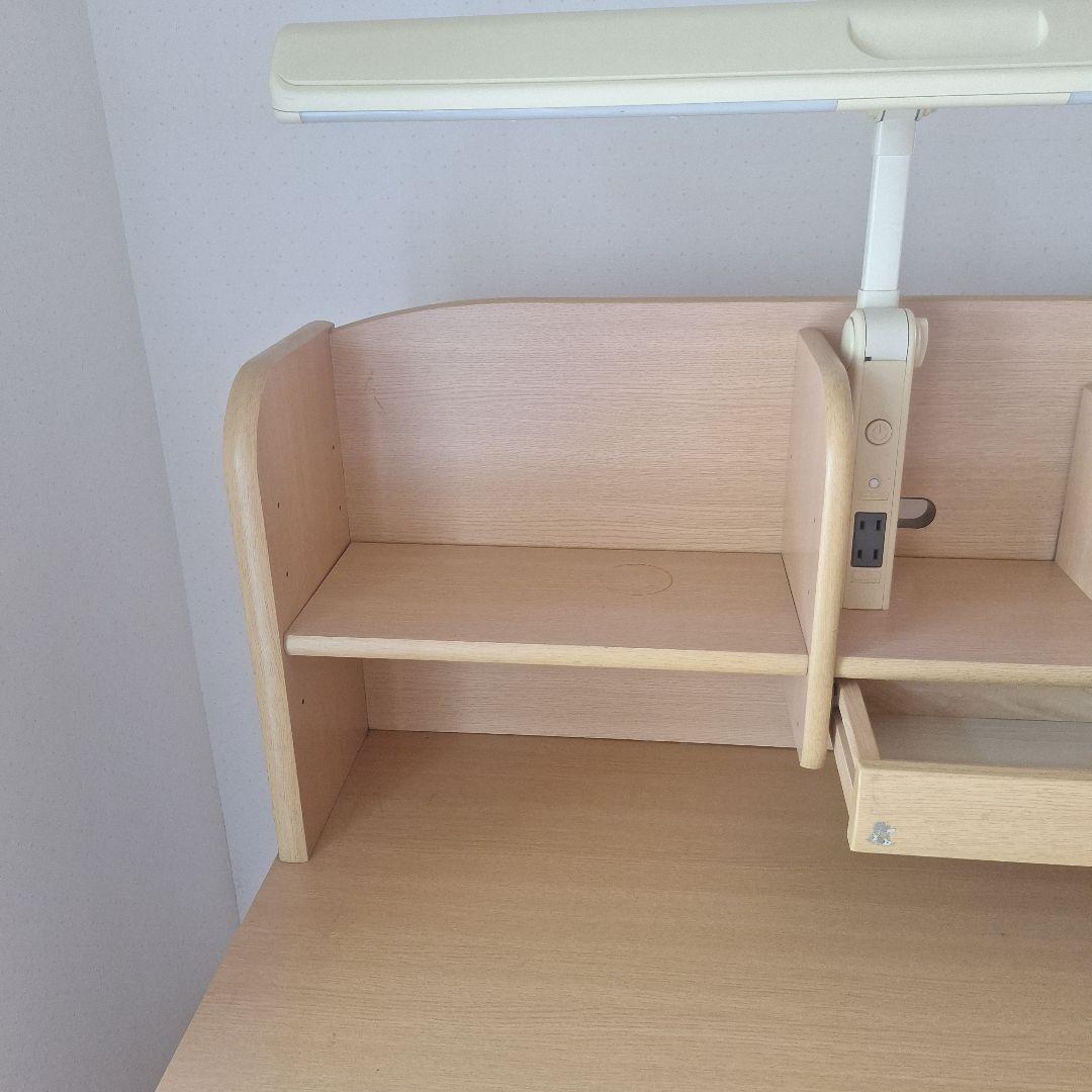 ナチュラルデザインの学習机 　　　　椅子なし