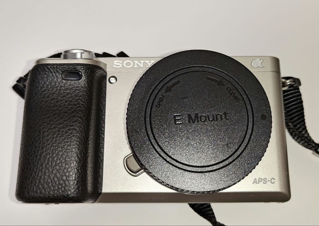 SONY a6000 シルバー ILCE-6000 ダブルズームレンズキット