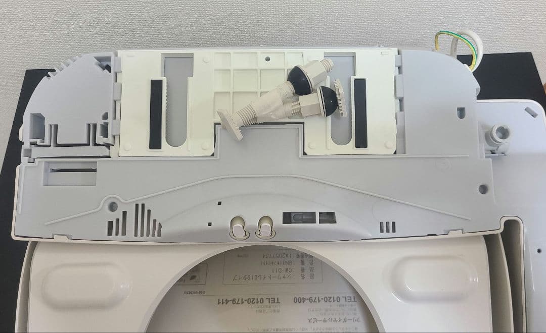 美品 年製リクシルシャワートイレD10タイプ CW-D11 オフホワイト(01)