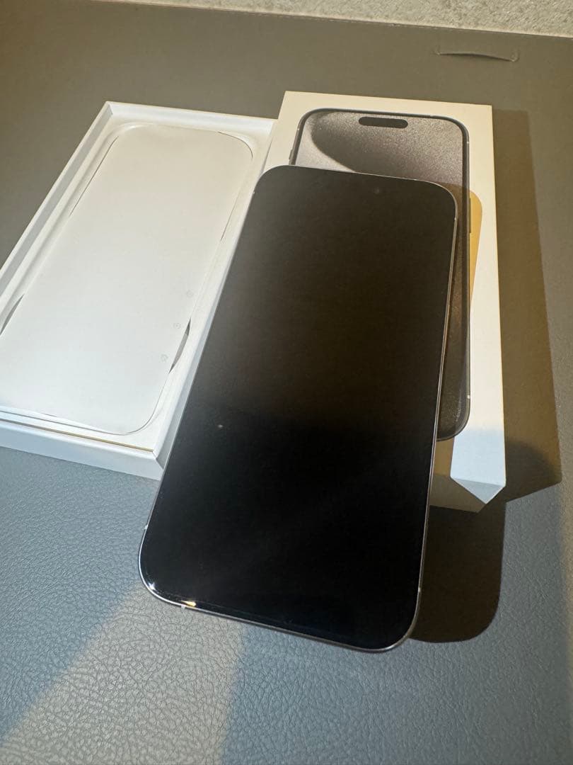 美品 iPhone 15 pro white titanium 128gb