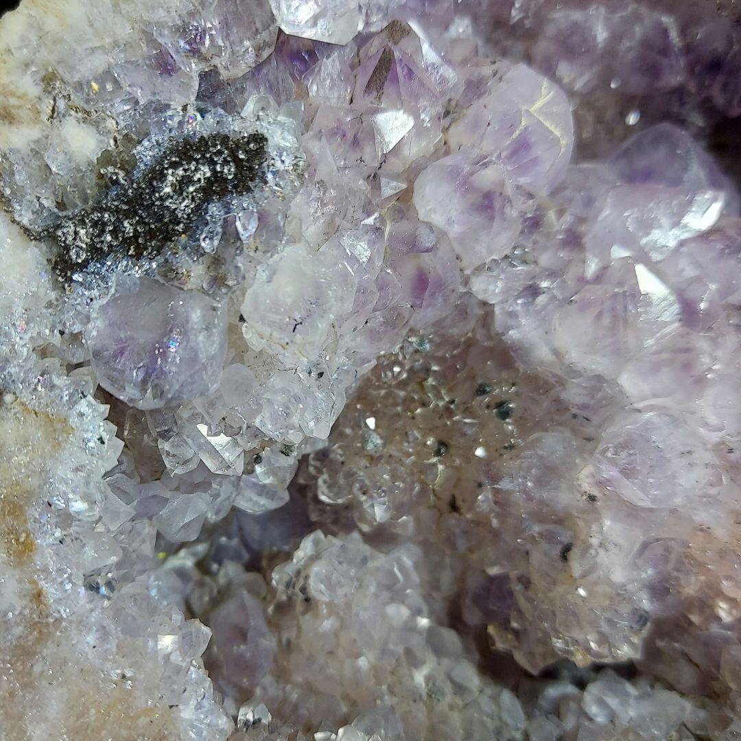 大きい！ 中に結晶モコモコ♪ 約2キロ ジオードドーム 原石 1面磨き 302