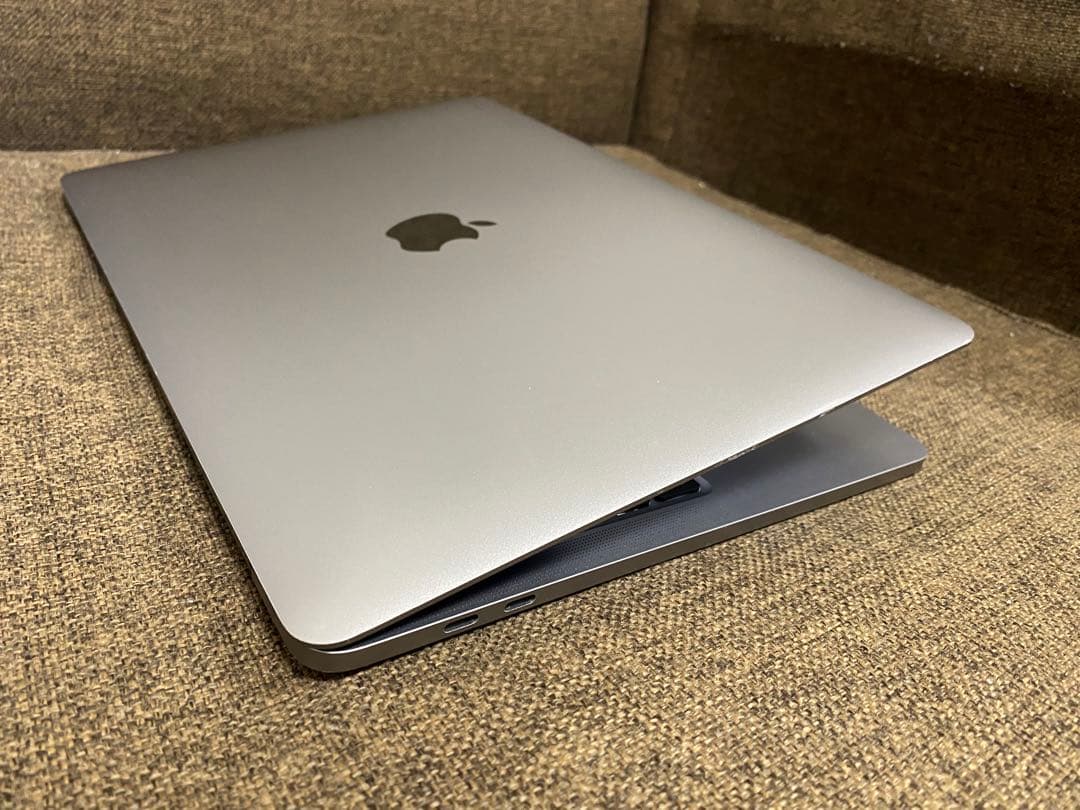 MacBook Pro M2 2022 8GB 256 バッテリー　99％