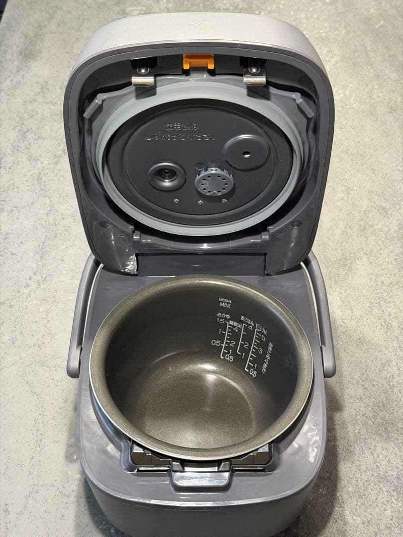 s*〜様 【超美品】象印圧力IH炊飯器「極め炊き」NWWB10-BZブラック5.