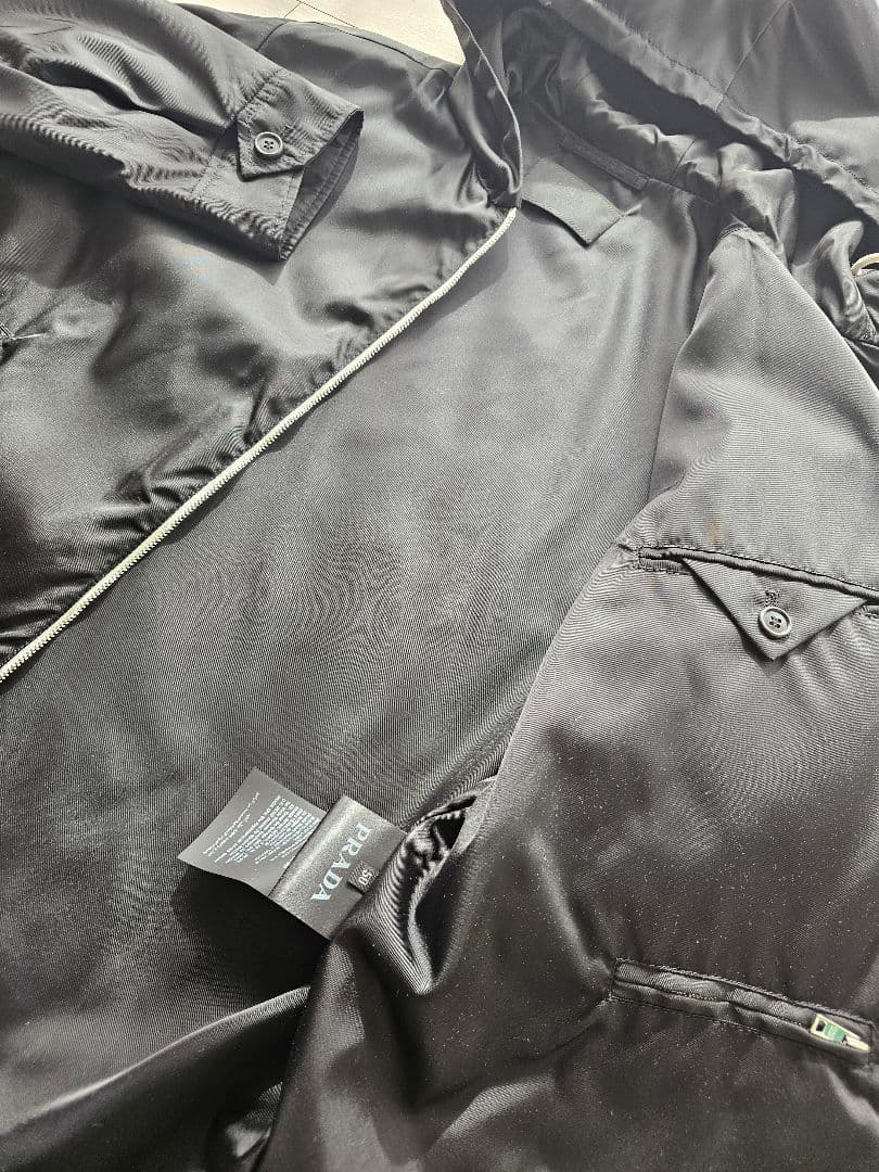 PRADA ナイロンジャケット 三角ロゴ