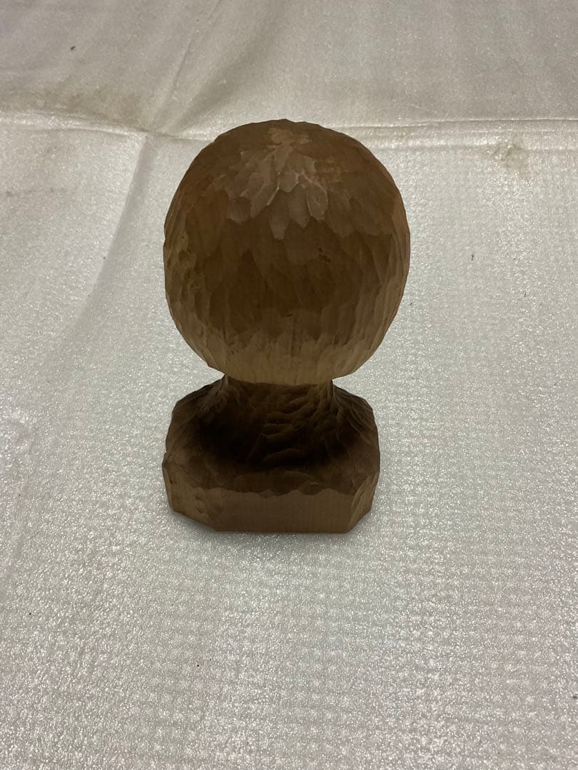 木彫／少女像。使用材料カシノキ。【大きさ／15センチ程のもの】