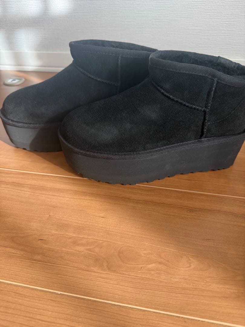 UGG 黒 ウルトラミニ　厚底