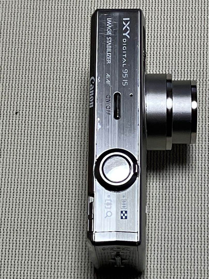 Canon IXY Digital 95 IS 本体と付属品