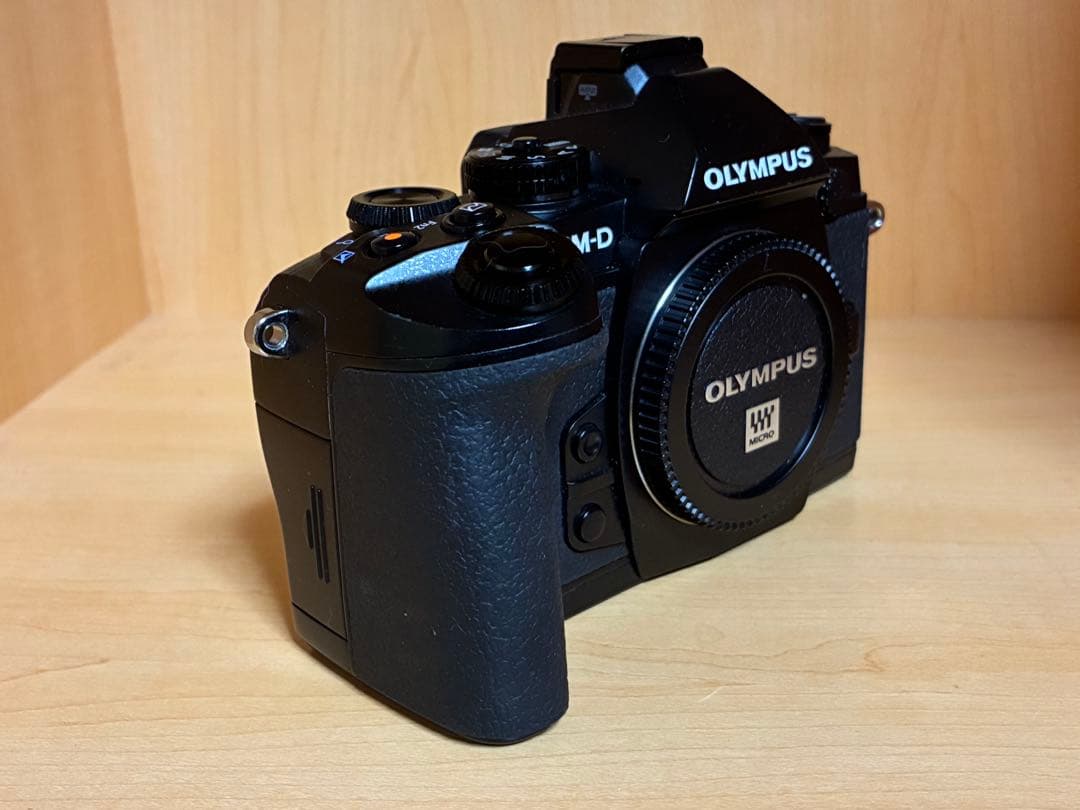 【美品】OLYMPUS OM-D E-M1ミラーレス一眼カメラ