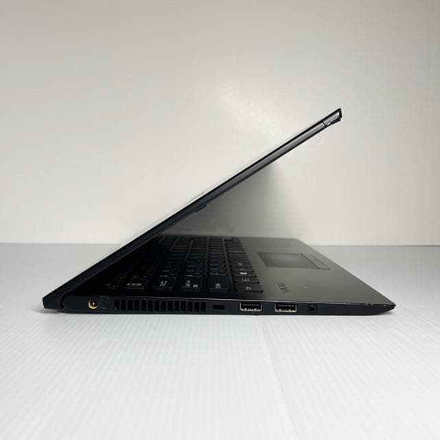 Win11の薄型軽量で持運び最適なスタイリッシュノートパソコンVAIOPROPG