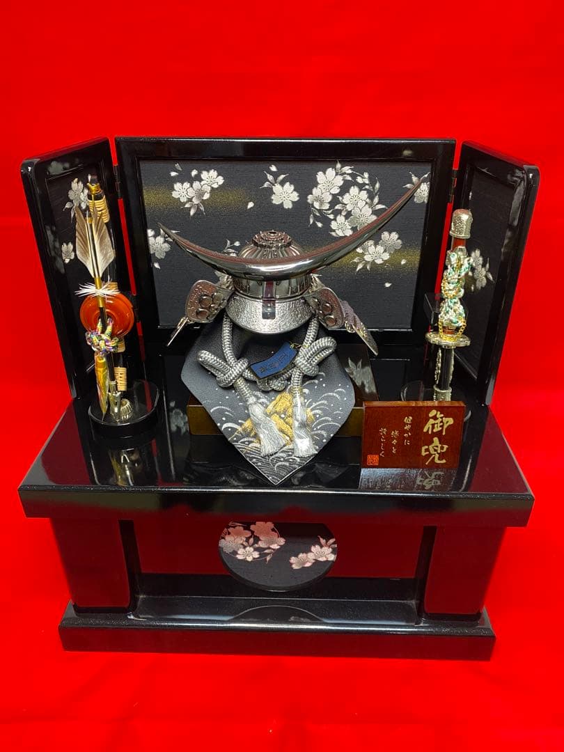 伊達政宗　五月人形　シルバー兜飾り収納セット　正絹糸　アウトレット