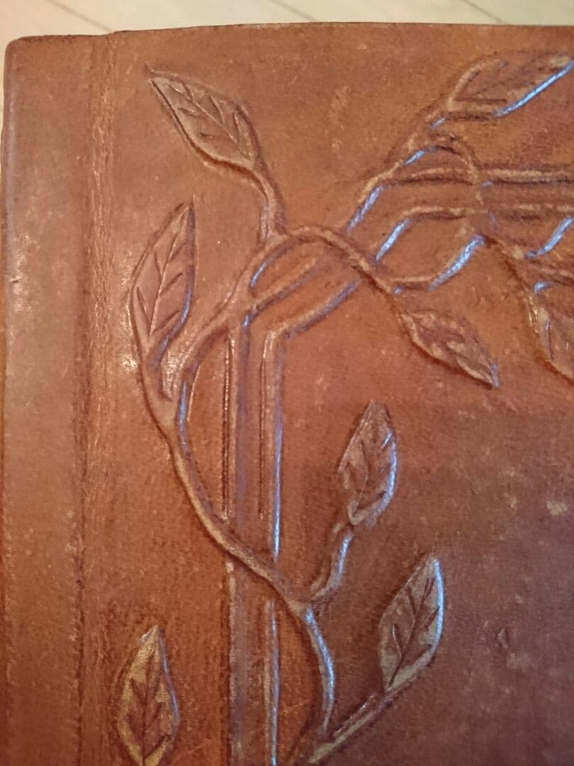 匿名配送、おまとめ購入、ロンドンのリバティで購入したブック型のアクセサリー入れ。