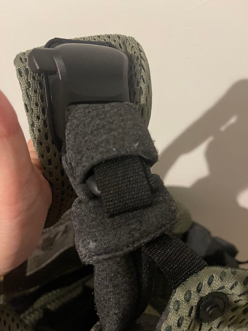 BABYBJÖRN ハーモニー　抱っこひも カーキ メッシュ　ベビービョルン