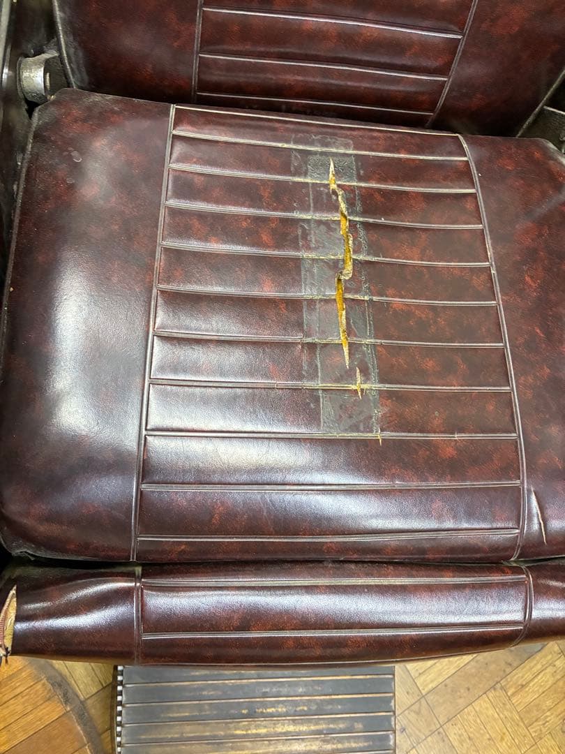 理容椅子　電動リクライニング理容椅子 ブラウン タカラ　８５９　中古